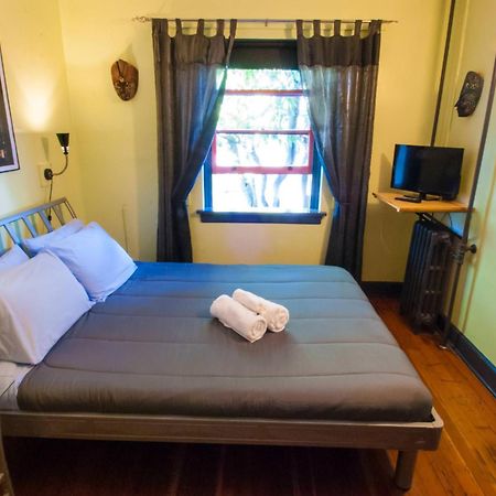 Ocean Island Inn | Backpackers | Suites Victoria Room photo