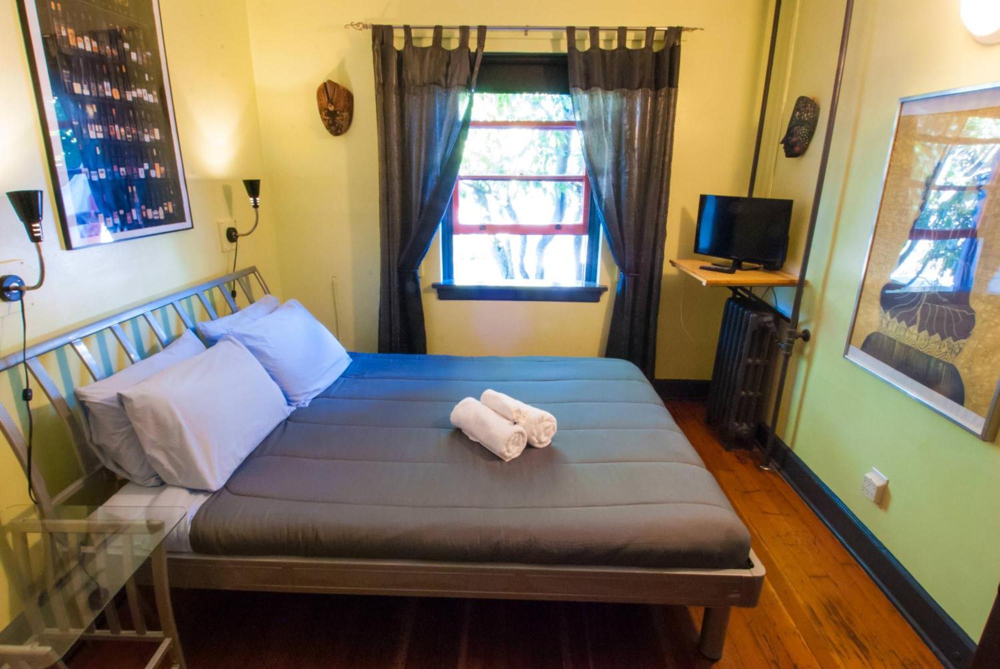 Ocean Island Inn | Backpackers | Suites Victoria Room photo